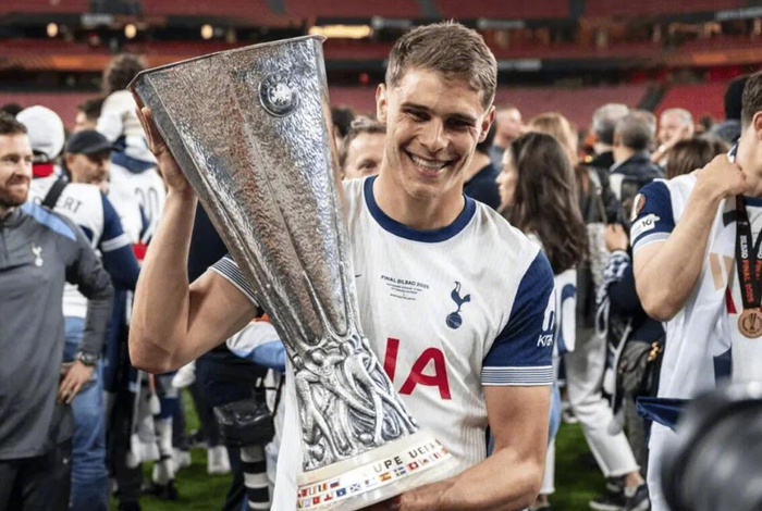 巴萨锁定范德芬替代巴斯托尼，荷兰中卫或今夏加盟|巴塞罗那|热刺|亚历山德罗·巴斯托尼|托特纳姆热刺|国际米兰_新浪体育_新浪新闻